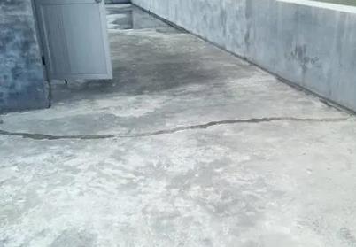 站前楼顶漏水维修公司分享下如何解决卫生间隐蔽部位漏水的问题?